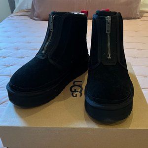 New in Box UGG Neumel Zip Platform Booties Women's Size 9 in Black